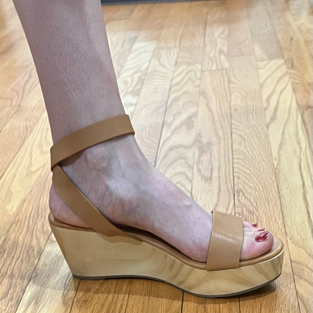 Nisolo Tan Leather Wedges - Picture 6 of 7